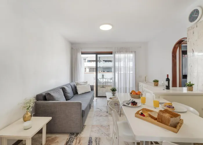 Atico Cardon 아데제